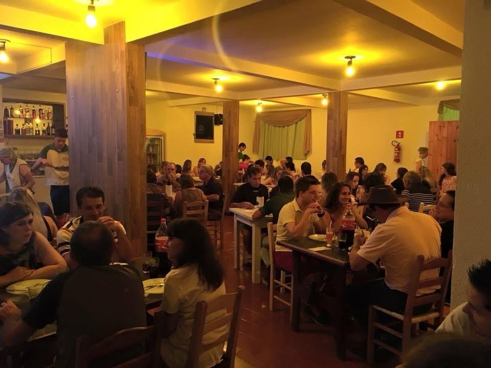 Ambiente da Pizzaria Manjericão