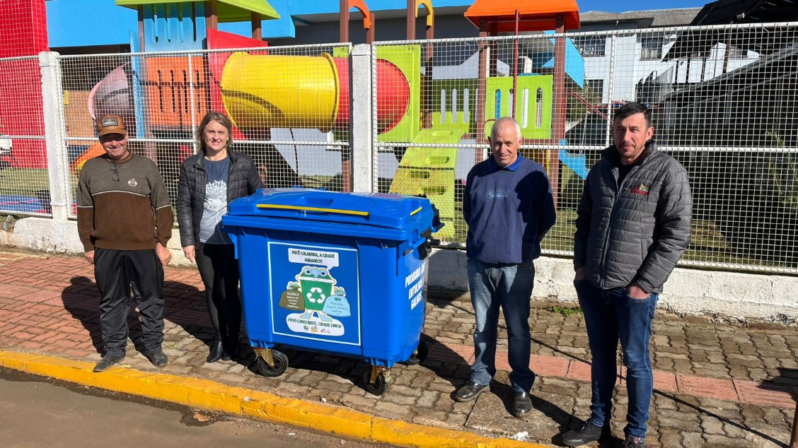 ADMINISTRAÇÃO MUNICIPAL ADQUIRE CONTAINERS PARA AUXILIAR NA COLETA DO LIXO